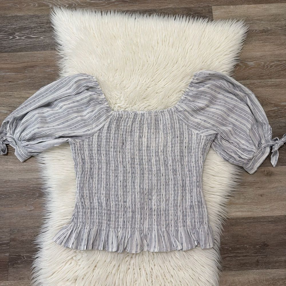 ANDREE BY UNIT Gray Striped Blouse with Puff Sleeves Size Large NWOT